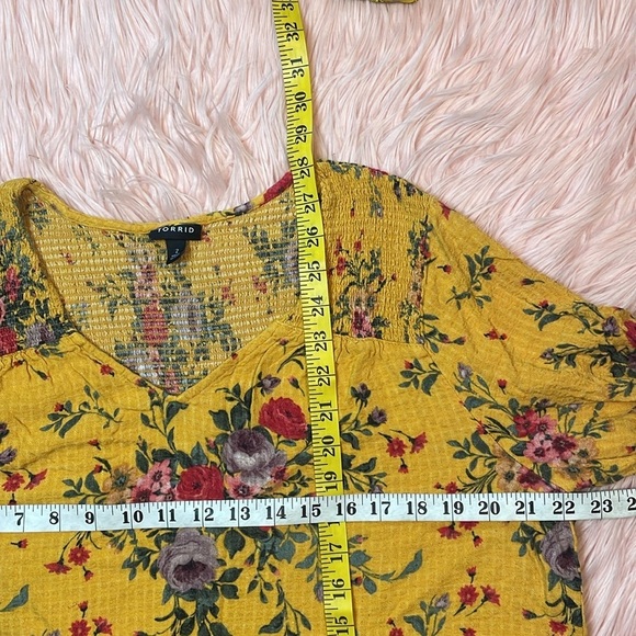 Torrid Top Women's Blouse‎ Mustard Rose Floral Print Smocked 3/4 Sleeve 2X - Picture 4 of 5
